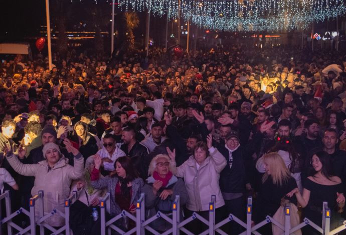 Kuşadası Sokak Partisiyle Coştu