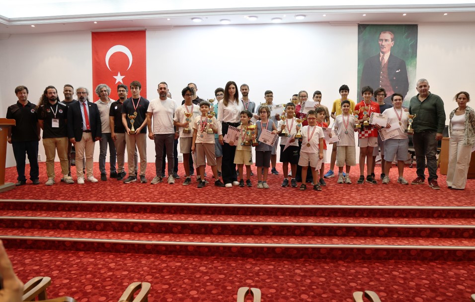 15. Ulusal Söke Belediyesi Remzi Zeytinoğlu Satranç Turnuvası Sona Erdi